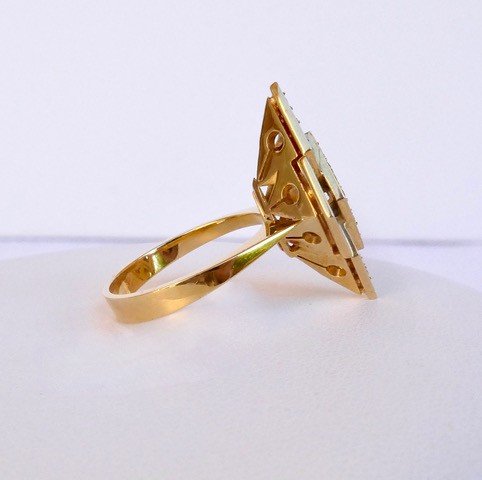 Modernist Diamond-shaped Gold And Diamond Ring-photo-1