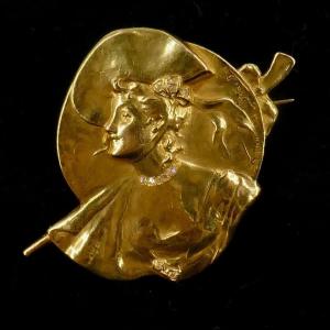 Elegant Art Nouveau Gold Brooch By Van Der Straeten