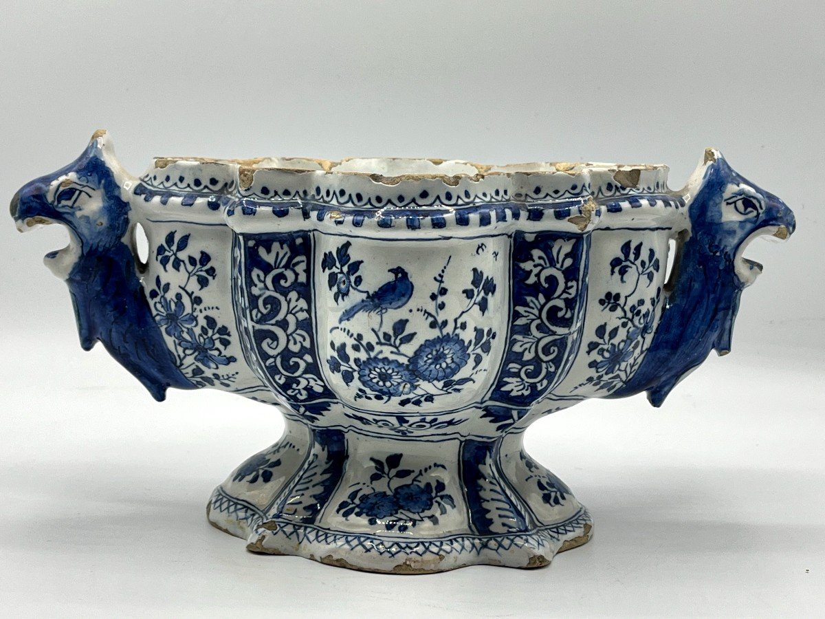 Delft. Coupe En Faïence, à Têtes De Chameaux. Epoque XVIIIè