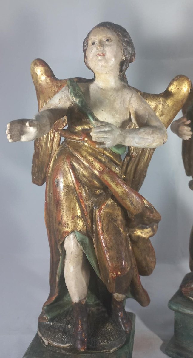 Pair Of Winged Cherubs In Lacquered And Gilded Wood-photo-1