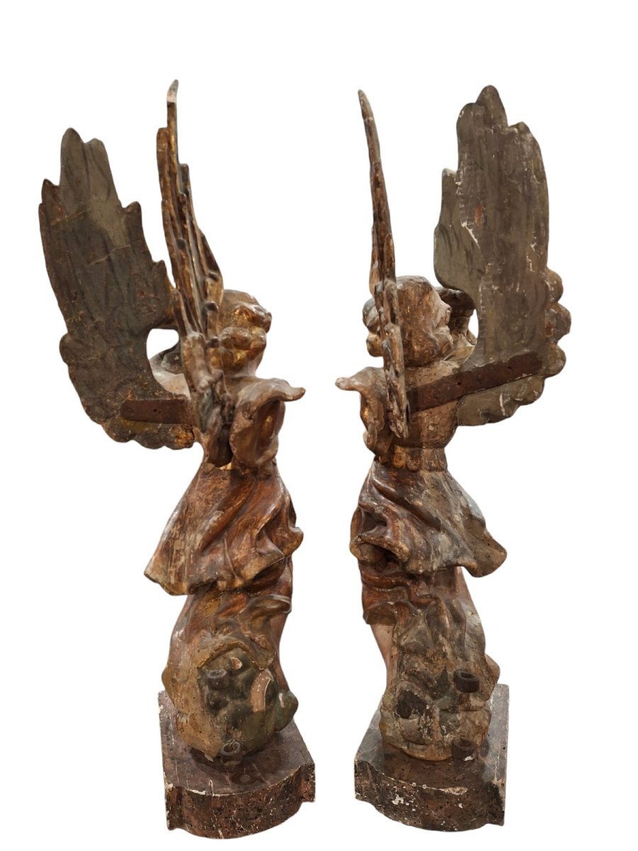 Paire d'Anges Bougeoirs Génuflexés En Bois Sculpté-photo-2