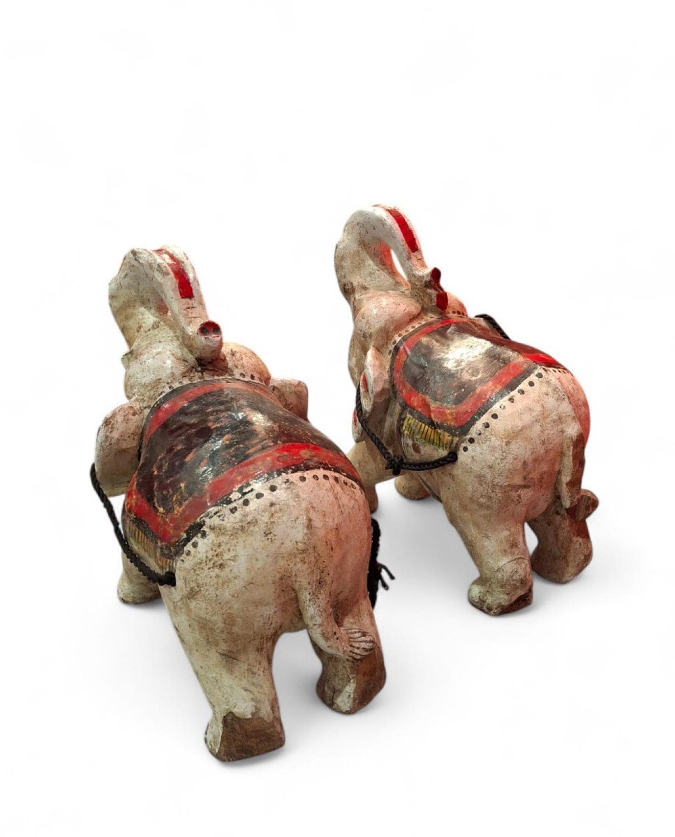 Paire De Grands éléphants En Bois Sculpté Et Peint-photo-3