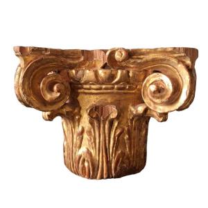 Chapiteau En Bois Doré Et Sculpté