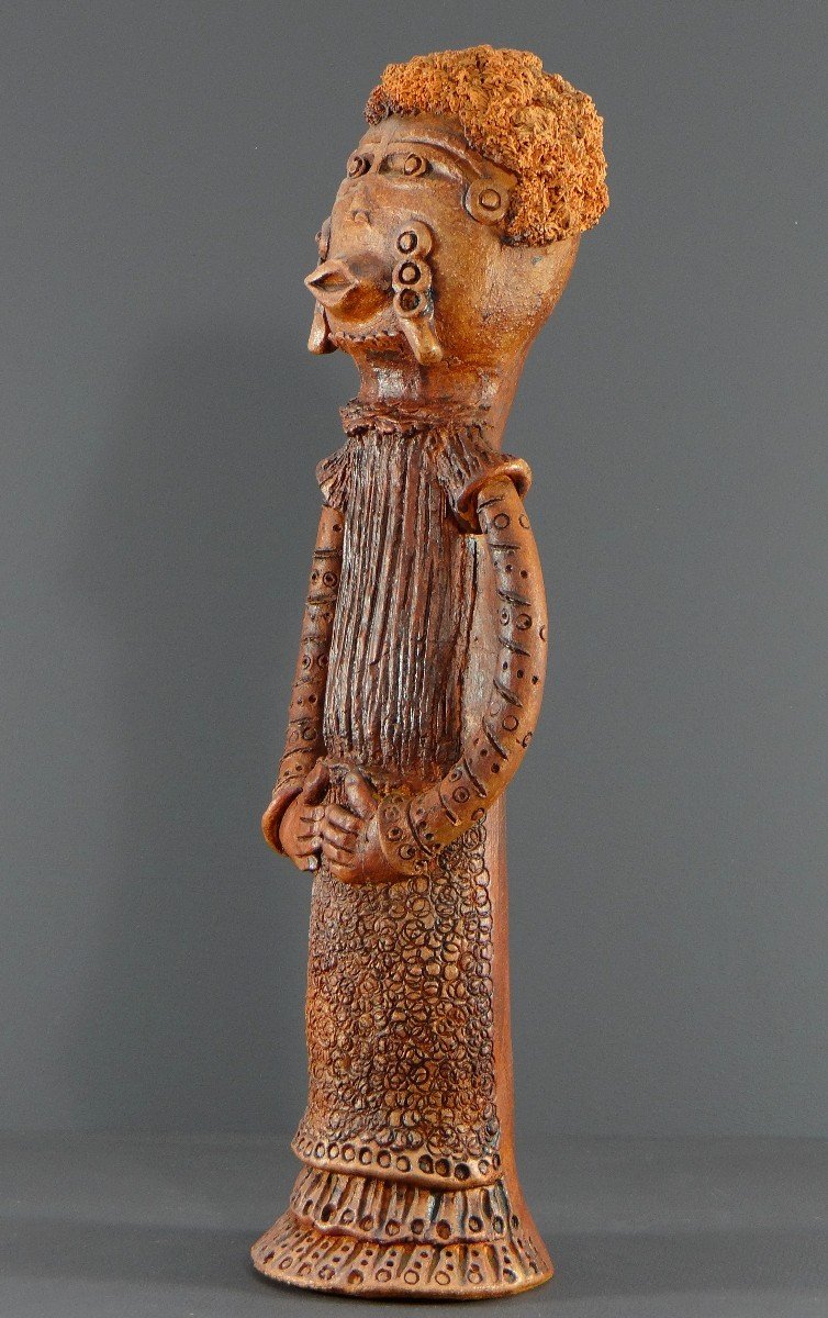 France, Années 1960, Grande Sculpture Anthropomorphe De Style Africaniste En Terre Cuite.-photo-3