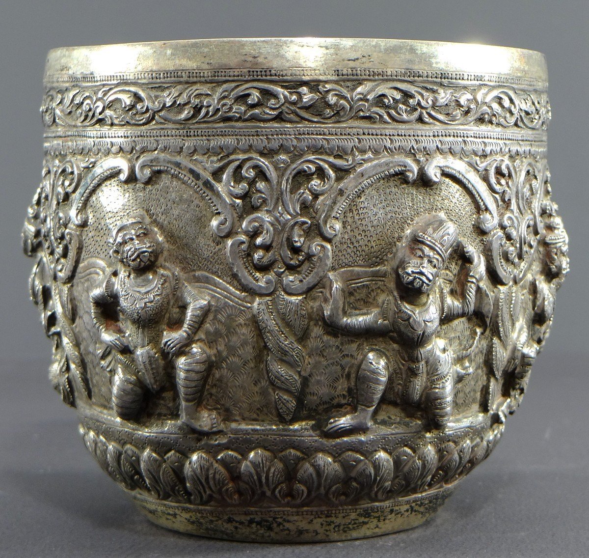 Burma, Konbaug Dynasty, 19th Century, Important Bowl In Solid Silver Repoussé Decor.-photo-4