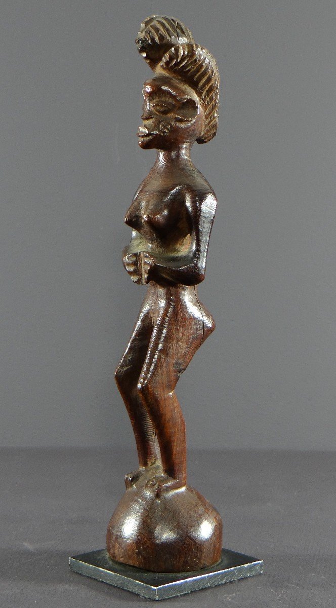 Angola, Peuple Lwena, Premier Tiers Du XXème Siècle, Statue Personnage Féminin En Bois Dur. 