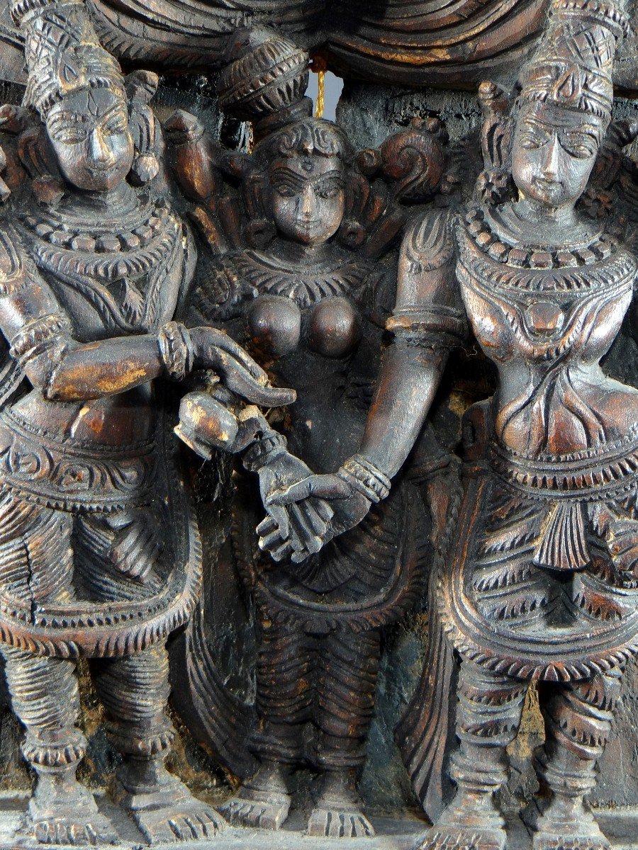 Inde, XXème Siècle,  Panneau De Char En Bois Sculpté Représentant Le Mariage De Meenakshi.-photo-2