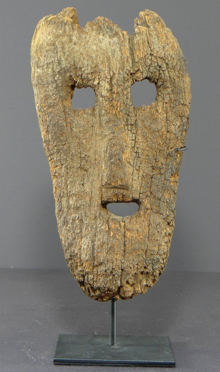 Indonesia, Island Of Timor, 19th Century, Old Anthropomorphic Mask In Very Eroded Wood. -photo-3