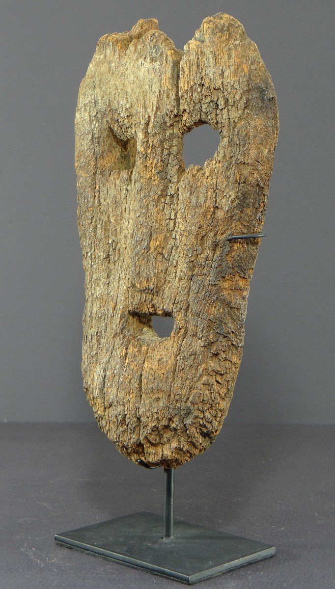 Indonesia, Island Of Timor, 19th Century, Old Anthropomorphic Mask In Very Eroded Wood. -photo-4