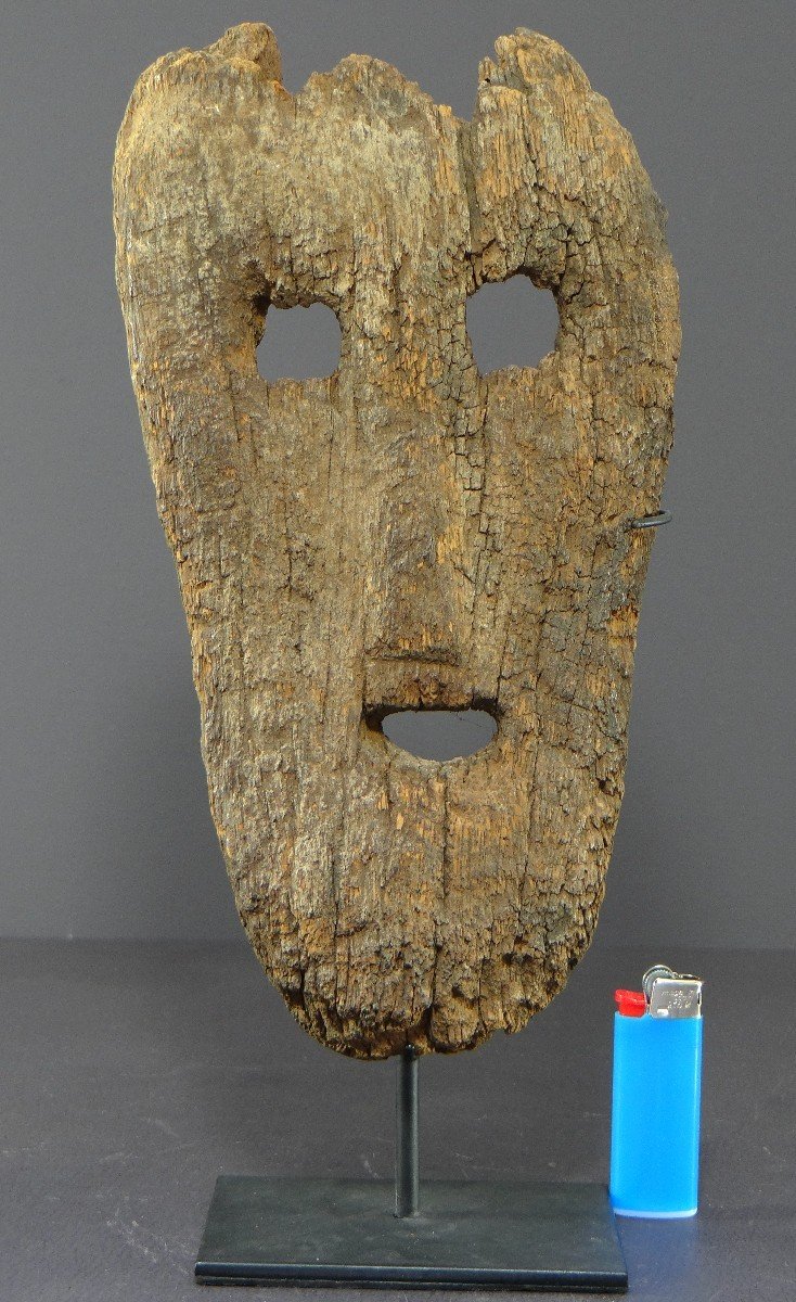 Indonesia, Island Of Timor, 19th Century, Old Anthropomorphic Mask In Very Eroded Wood. -photo-7