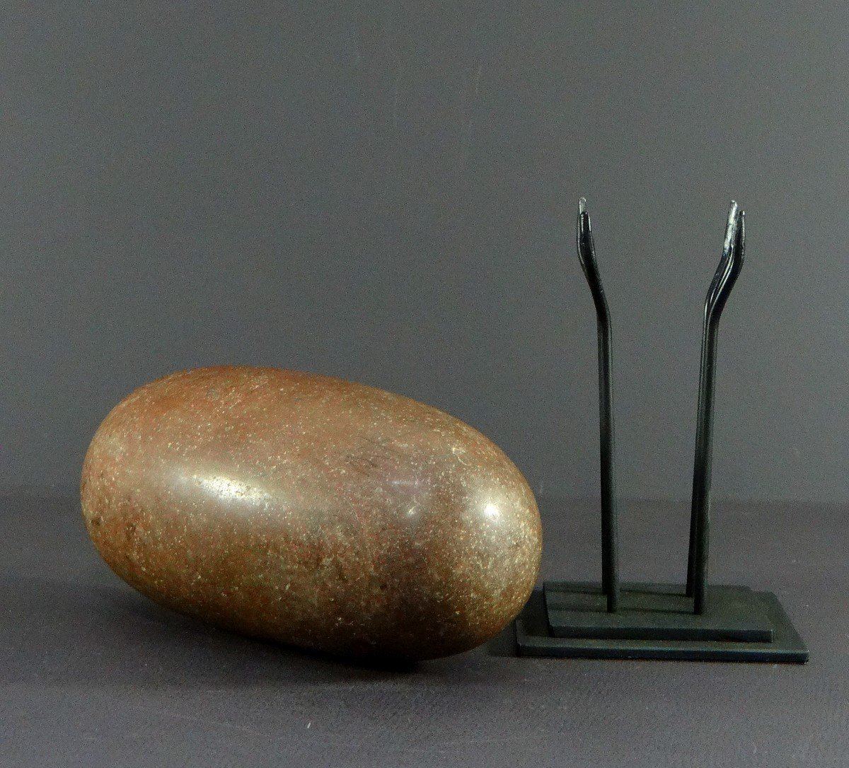 Inde, Début Du XXème Siècle, Pierre Brune De Shiva Lingam De Forme Ovale,  Parfaitement Polie.-photo-3