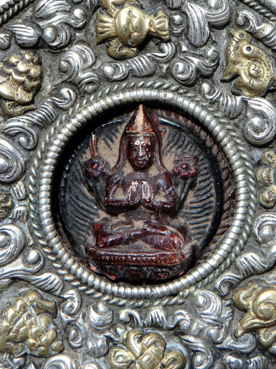 Tibet, Fin Du XIXème – Début Du XXème Siècle, Gau En Métal Argenté Et Doré à l'éfigie d'un Lama-photo-4