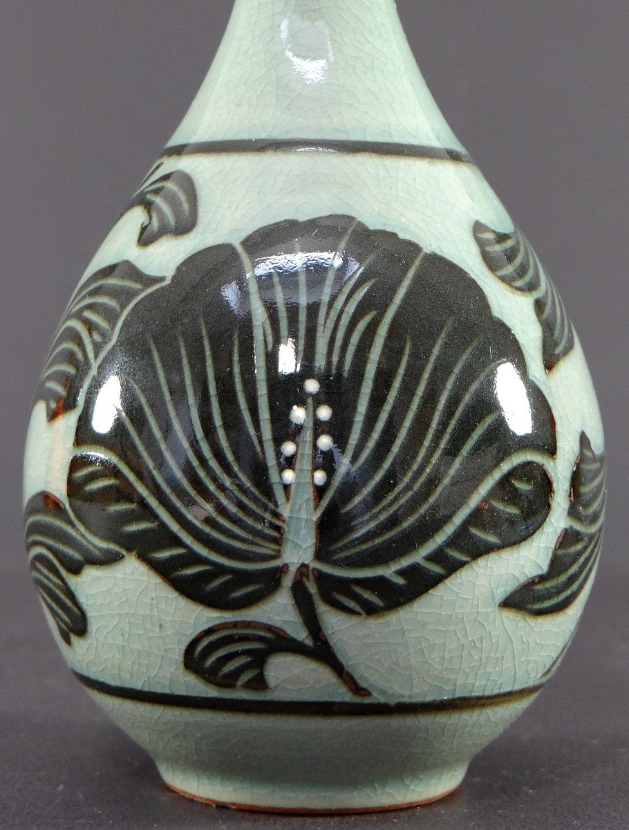 Corée, Milieu Du XXème Siècle, Vase En Porcelaine à Décor Végétal. -photo-4