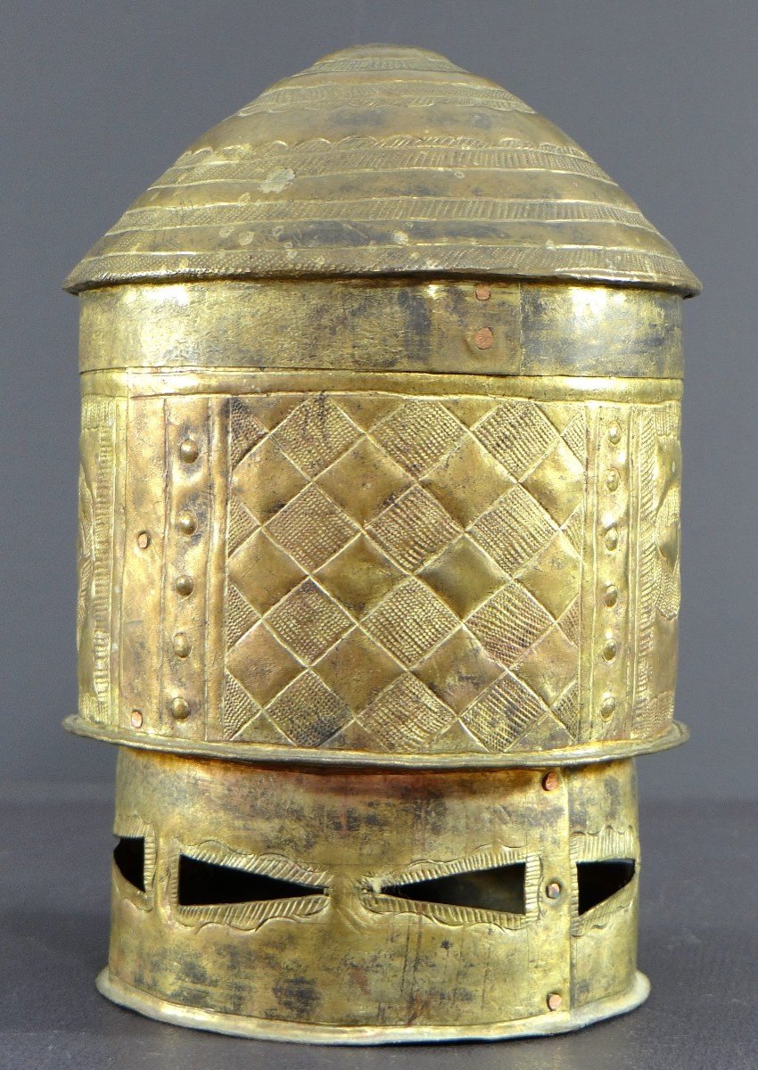 Ghana, Ashanti People, Mid-20th Century, Gold Powder Box In Gilded Brass. -photo-2