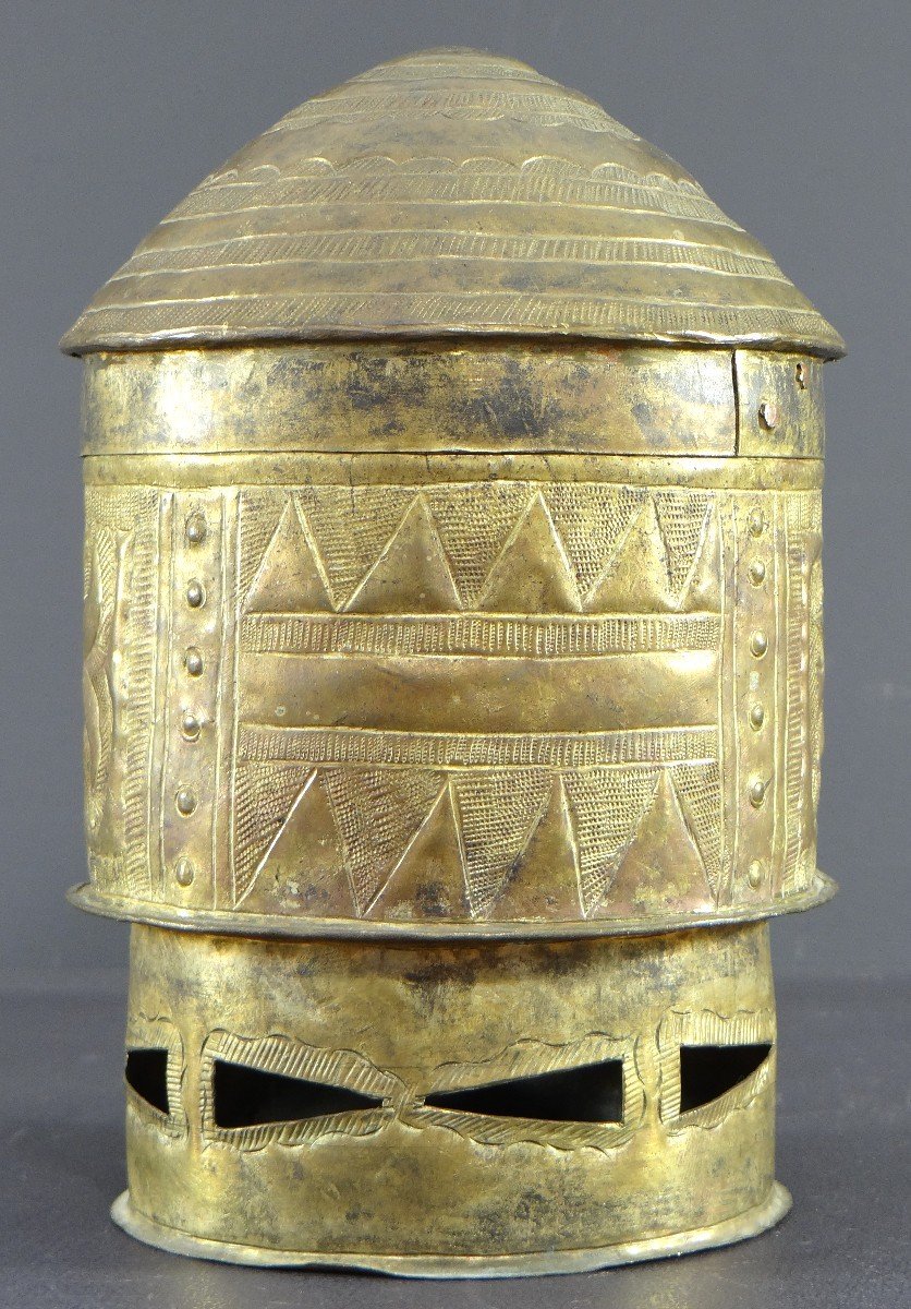 Ghana, Ashanti People, Mid-20th Century, Gold Powder Box In Gilded Brass. -photo-3