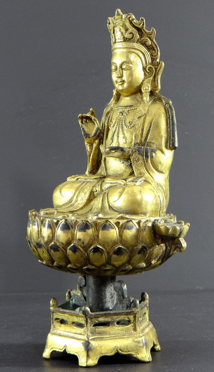 Chine, Première Moitié Du XXème Siècle, Superbe Statue De Kwan Yin En Bronze Doré. -photo-4