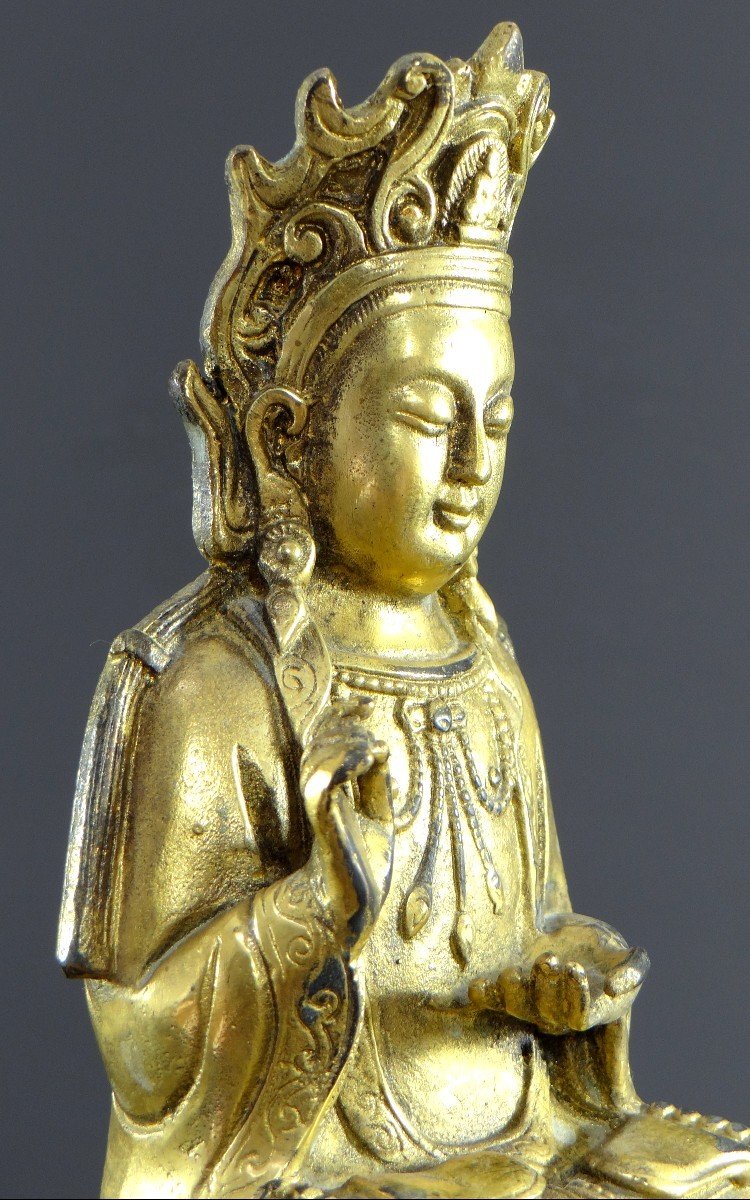 Chine, Première Moitié Du XXème Siècle, Superbe Statue De Kwan Yin En Bronze Doré. -photo-5