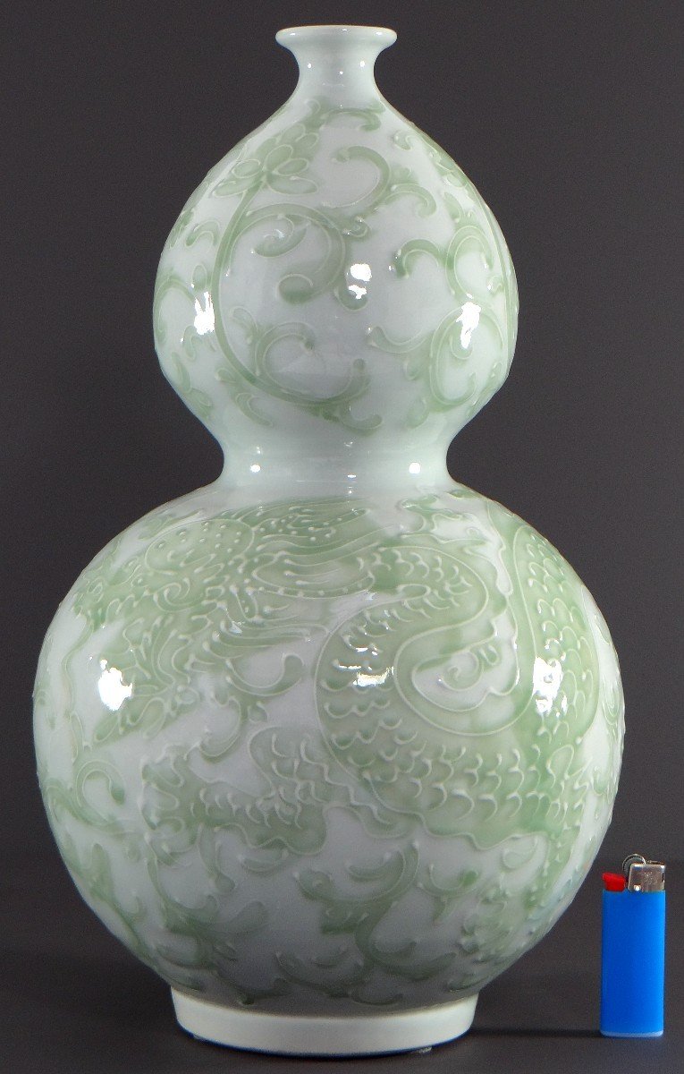 Chine, Années 1960/1970, Vase Bilobé En Porcelaine et Au Décor Tournant Figurant Un Dragon.-photo-8