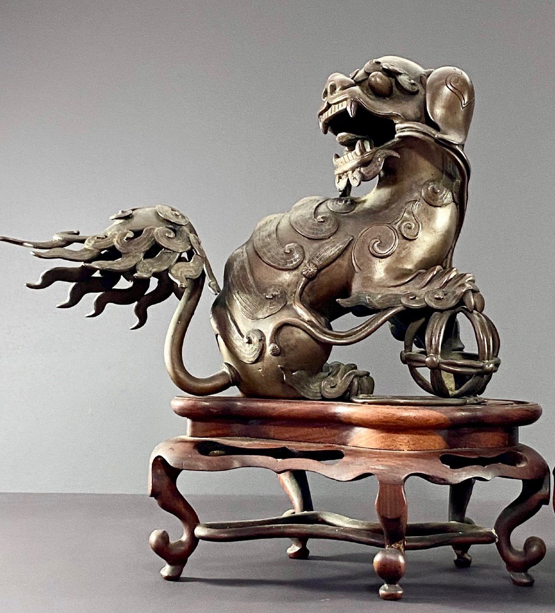 China, 19th Century, Important Pair Of Bronze Fo Dogs On Carved Wooden Bases. -photo-4