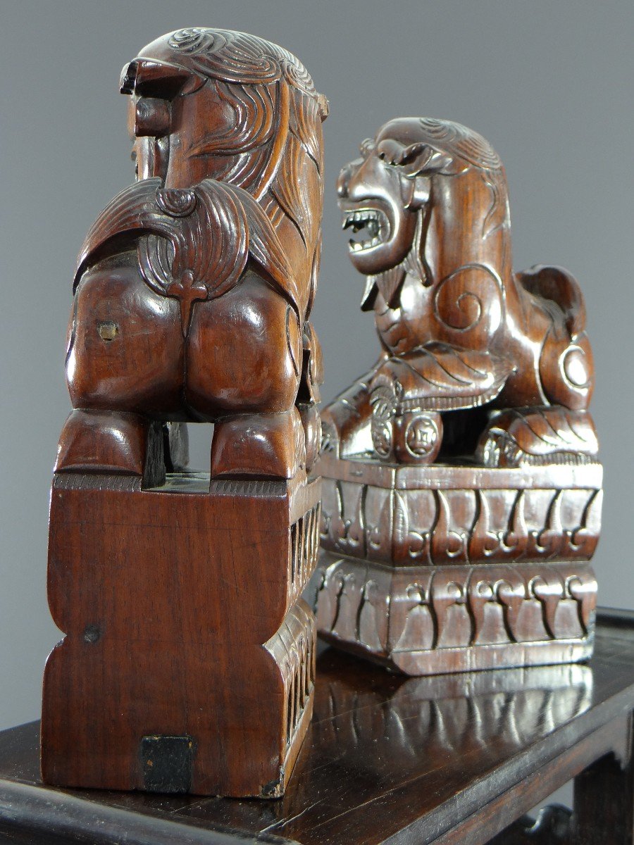 China, Early 20th Century, Pair Of Fo Dogs In Carved Wood Resting On A Console.-photo-3