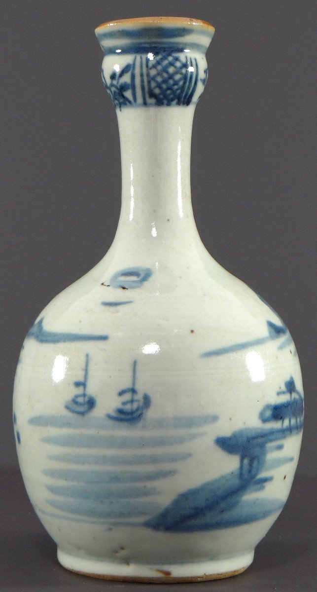 Chine, XIXème Siècle, Période Qing, Vase Bouteille En Porcelaine Présentant Un Paysage Lacustre-photo-4