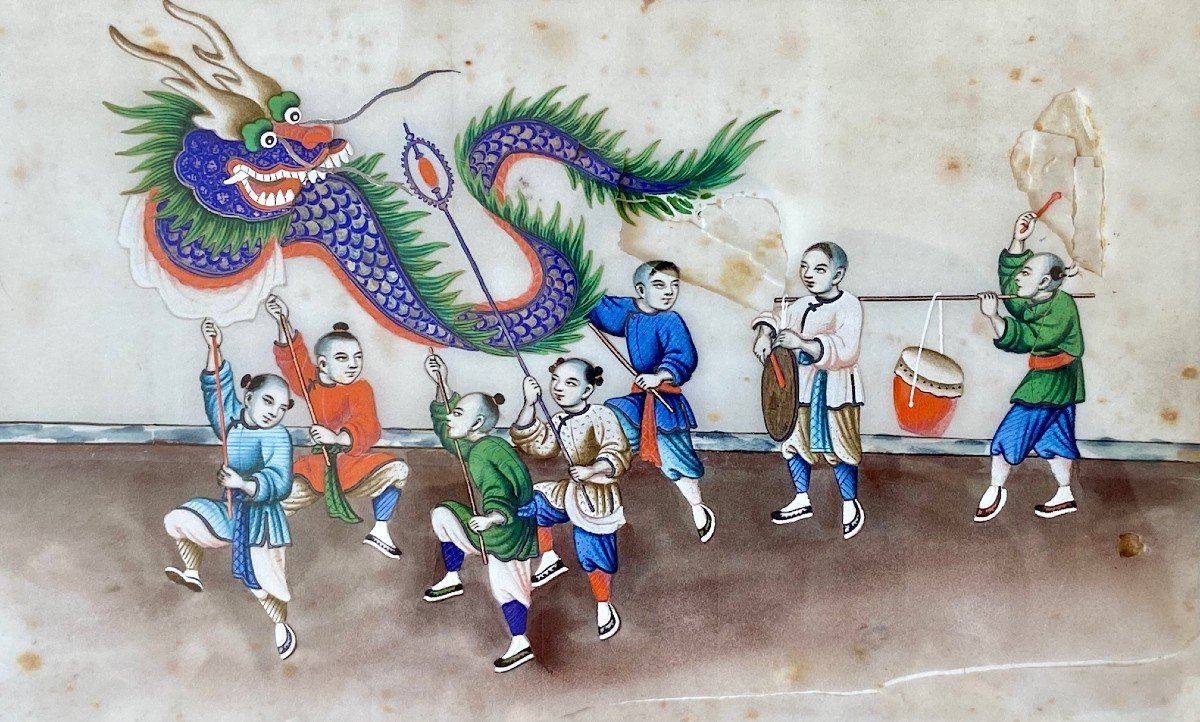 Chine Vers 1900, Gouache Sur Papier De Riz Figurant Des Enfants Défilant Avec Un Dragon.