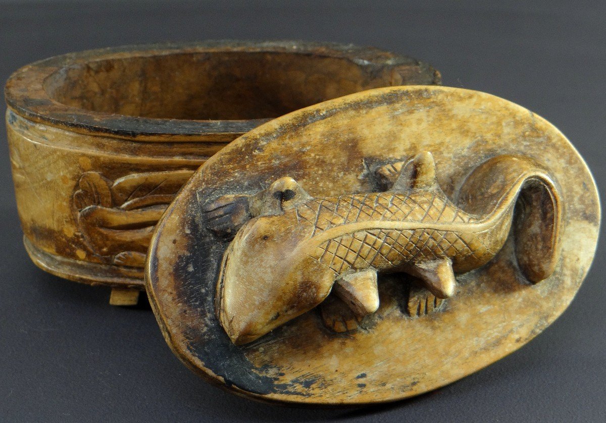 Indonesia, Island Of Lombok, 1930s/1950s, Wooden Box Decorated With Lizards. -photo-3