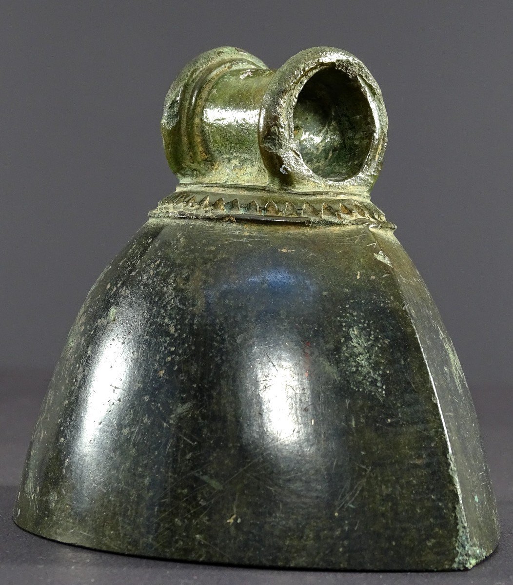 Indonésie, Période Majapahit, Circa XVème Siècle, Cloche En Bronze Au Décor Géométrique.-photo-4