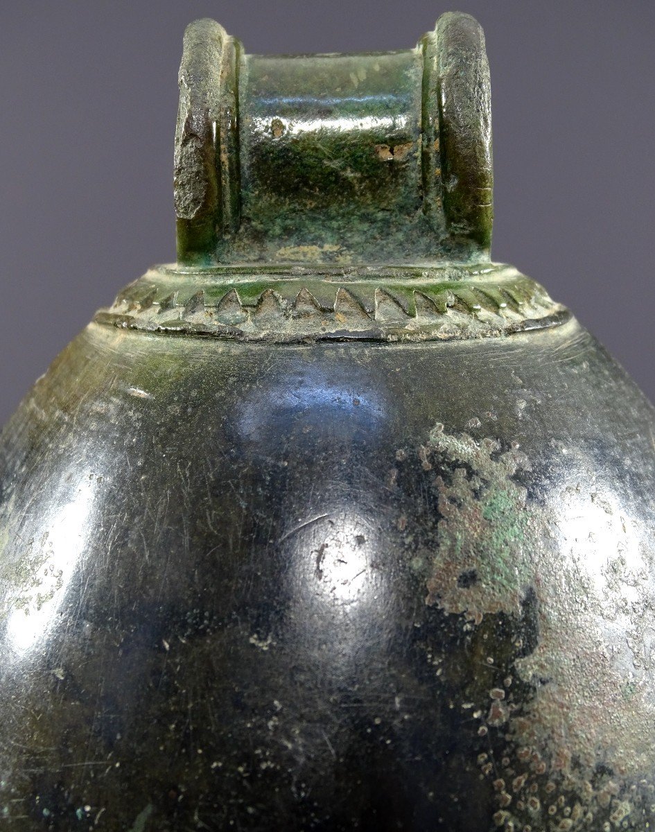 Indonesia, Majapahit Period, Circa 15th Century, Bronze Bell With Geometric Decoration.-photo-1