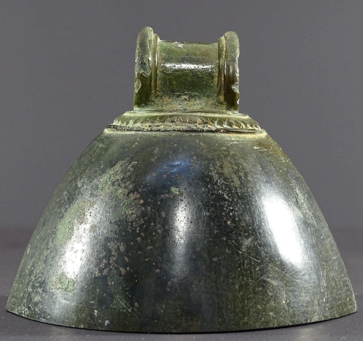 Indonesia, Majapahit Period, Circa 15th Century, Bronze Bell With Geometric Decoration.-photo-3