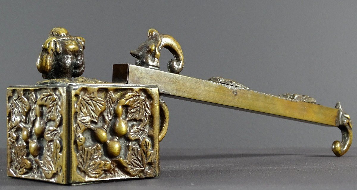 Japan, 1930s/1950s, Bronze Inkwell With Relief Decoration Of A Figure And A Dragon. -photo-1