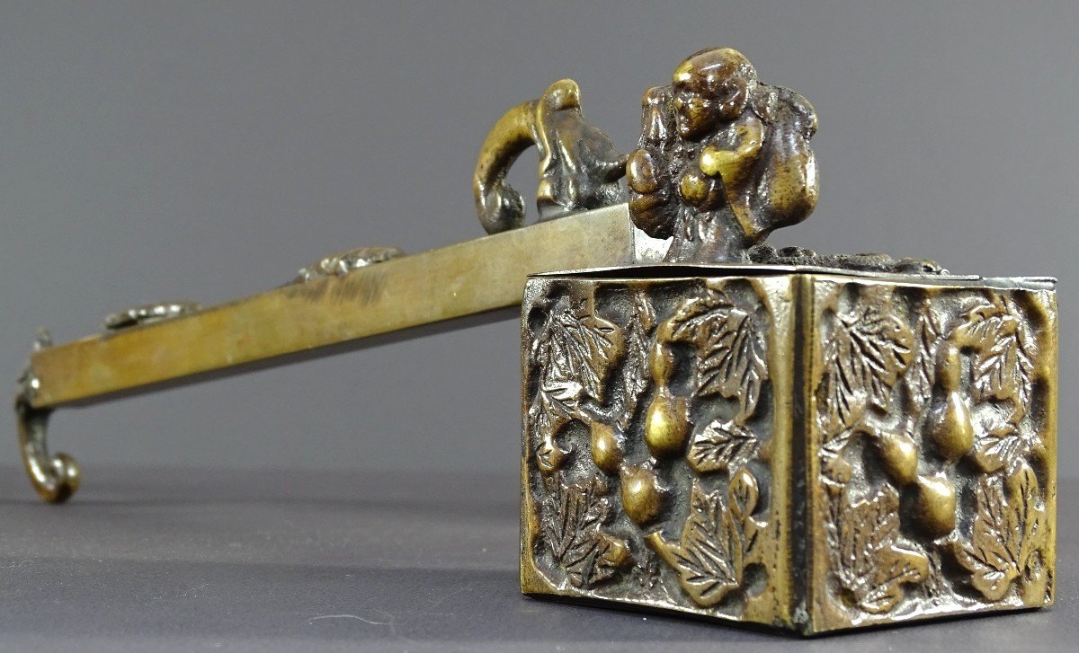 Japan, 1930s/1950s, Bronze Inkwell With Relief Decoration Of A Figure And A Dragon. -photo-2