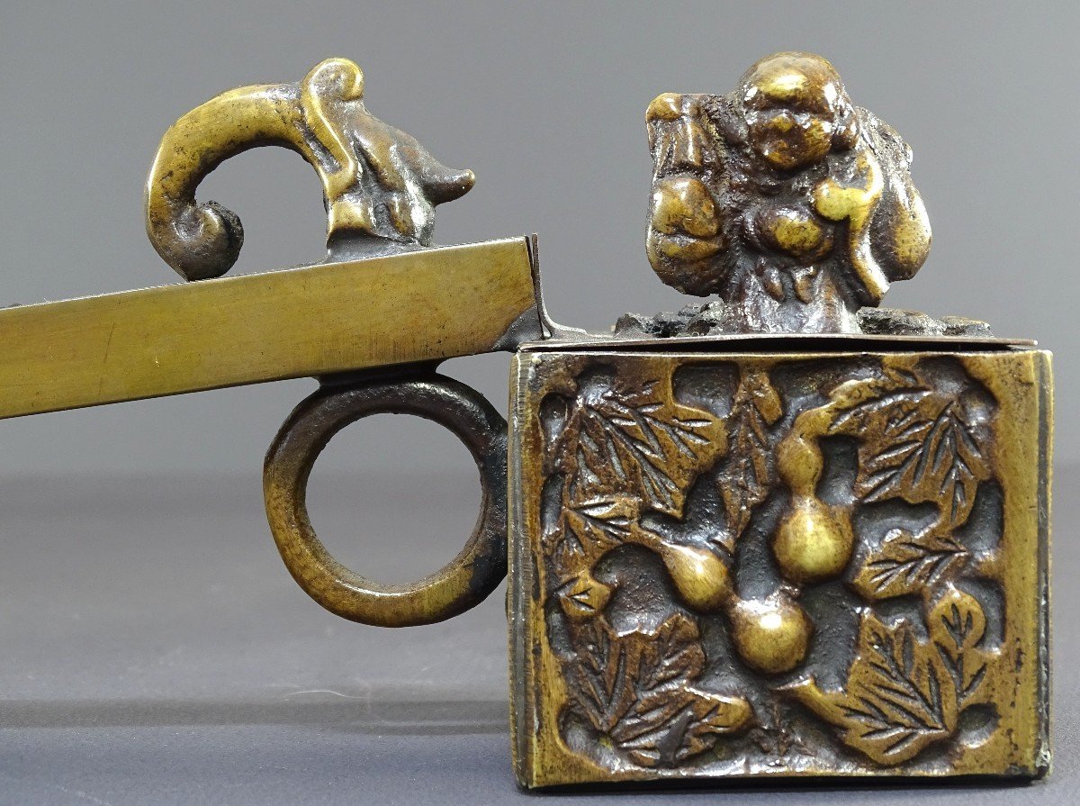 Japan, 1930s/1950s, Bronze Inkwell With Relief Decoration Of A Figure And A Dragon. -photo-3