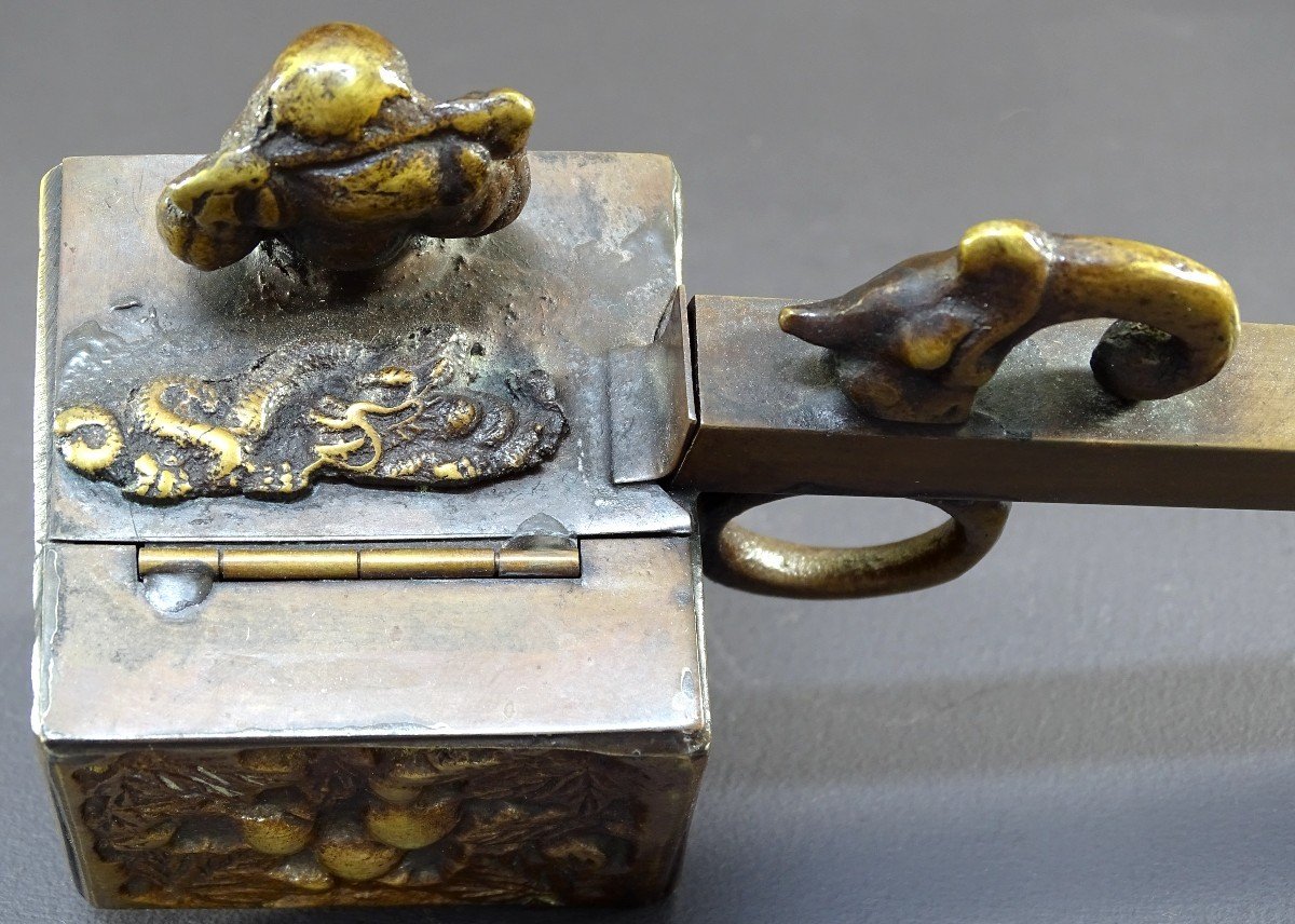 Japan, 1930s/1950s, Bronze Inkwell With Relief Decoration Of A Figure And A Dragon. -photo-5