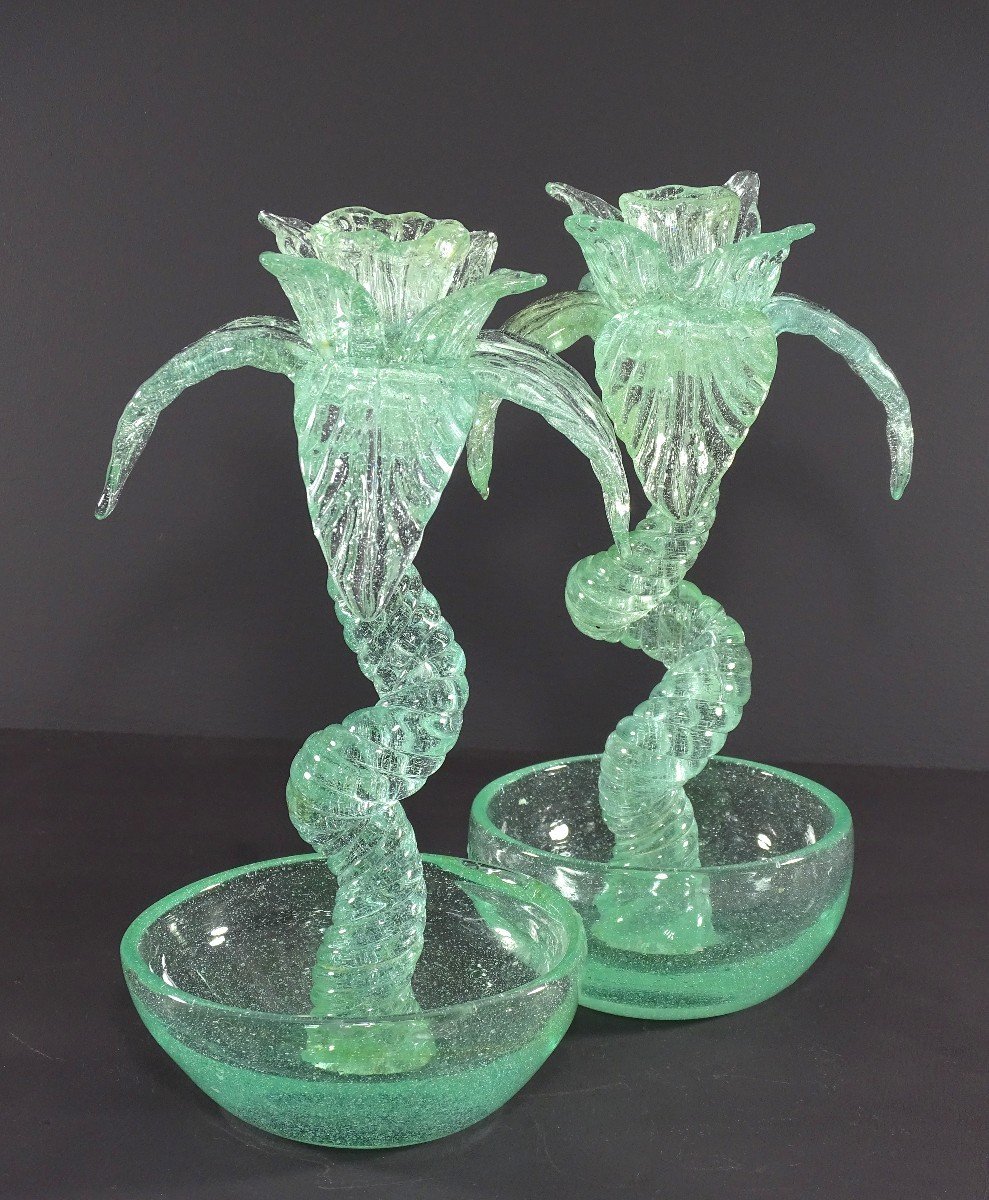 Biot (Alpes-Maritimes), Années 1960/1970, Paire De Bougeoirs En Verre Soufflé "Palmiers".