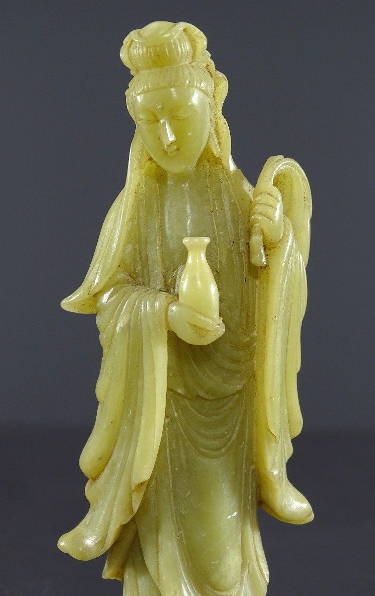 Chine, Années 1930/1950, Statuette De Kwan Yin, Déesse De La Miséricorde, En Pierre Dure Verte.-photo-2