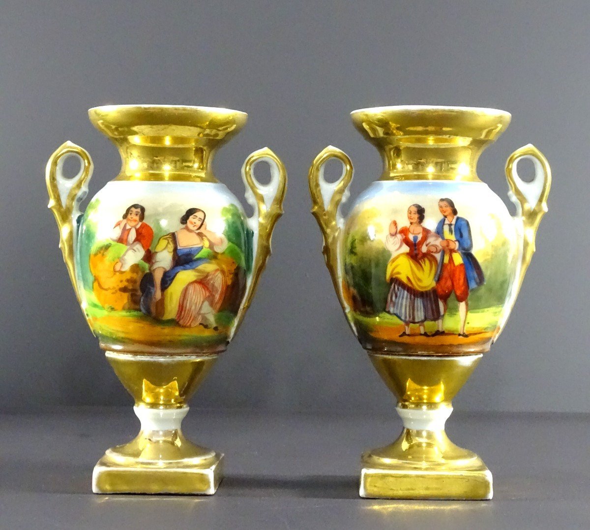 France, époque Louis-philippe, Paire De Vases De Forme Médicis En Porcelaine De Paris. -photo-2