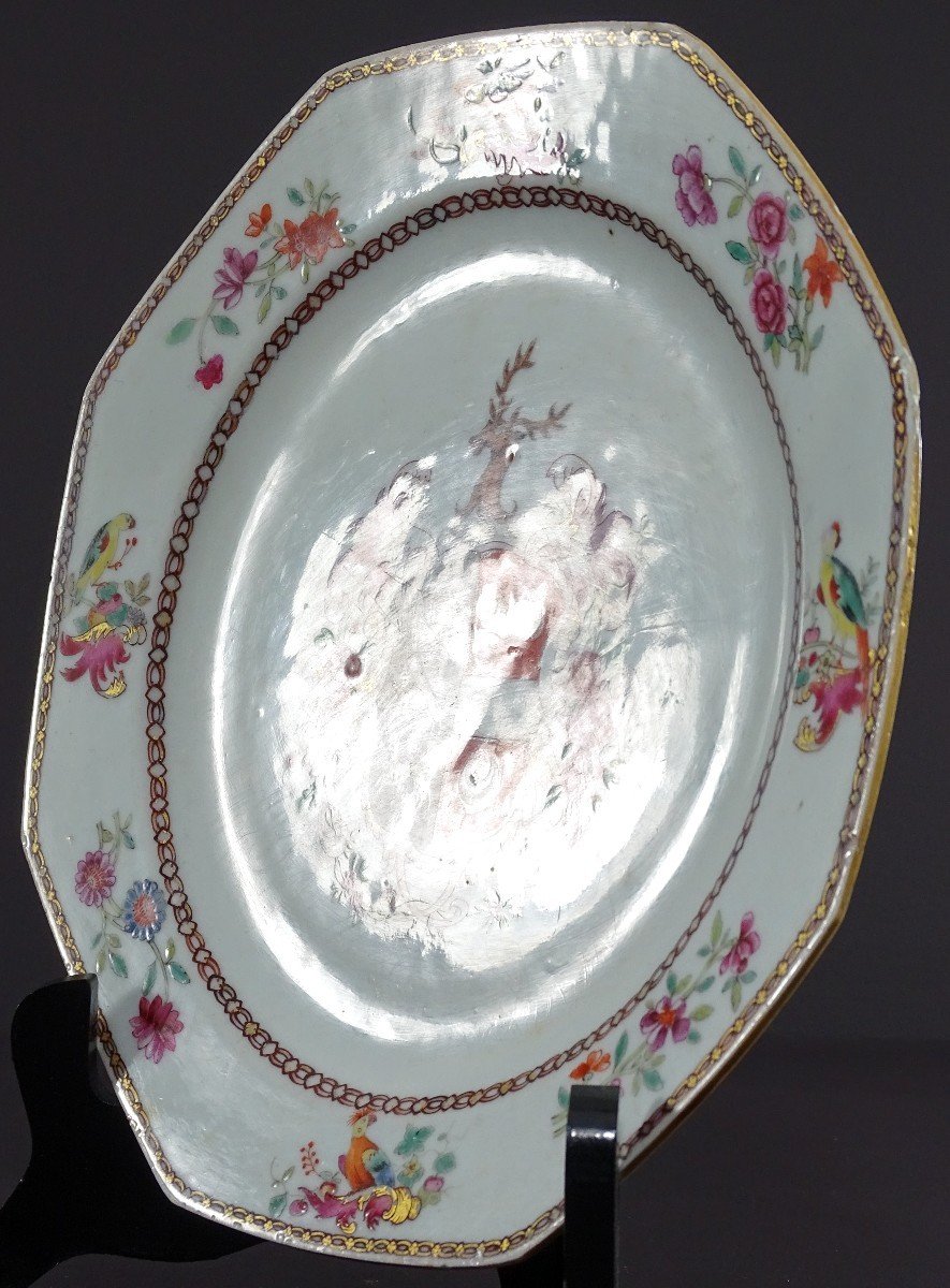 Chine, XVIIIème Siècle, époque Règne De L’empereur Qianlong (1736-1795), Assiette En Porcelaine-photo-2