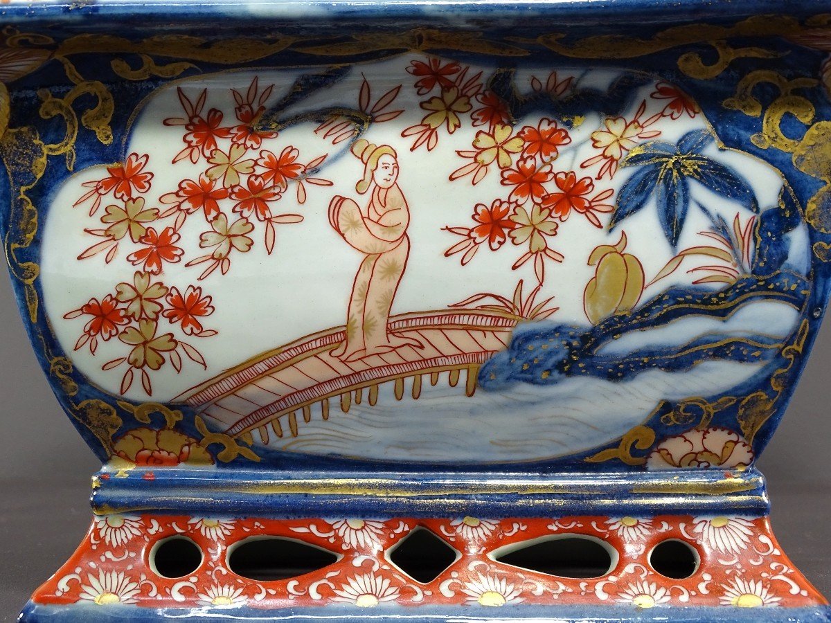 Japon, Fin Du XIXème Siècle, Port d'Imari, Jardinière En Porcelaine Décor De Paysages Animés. -photo-3