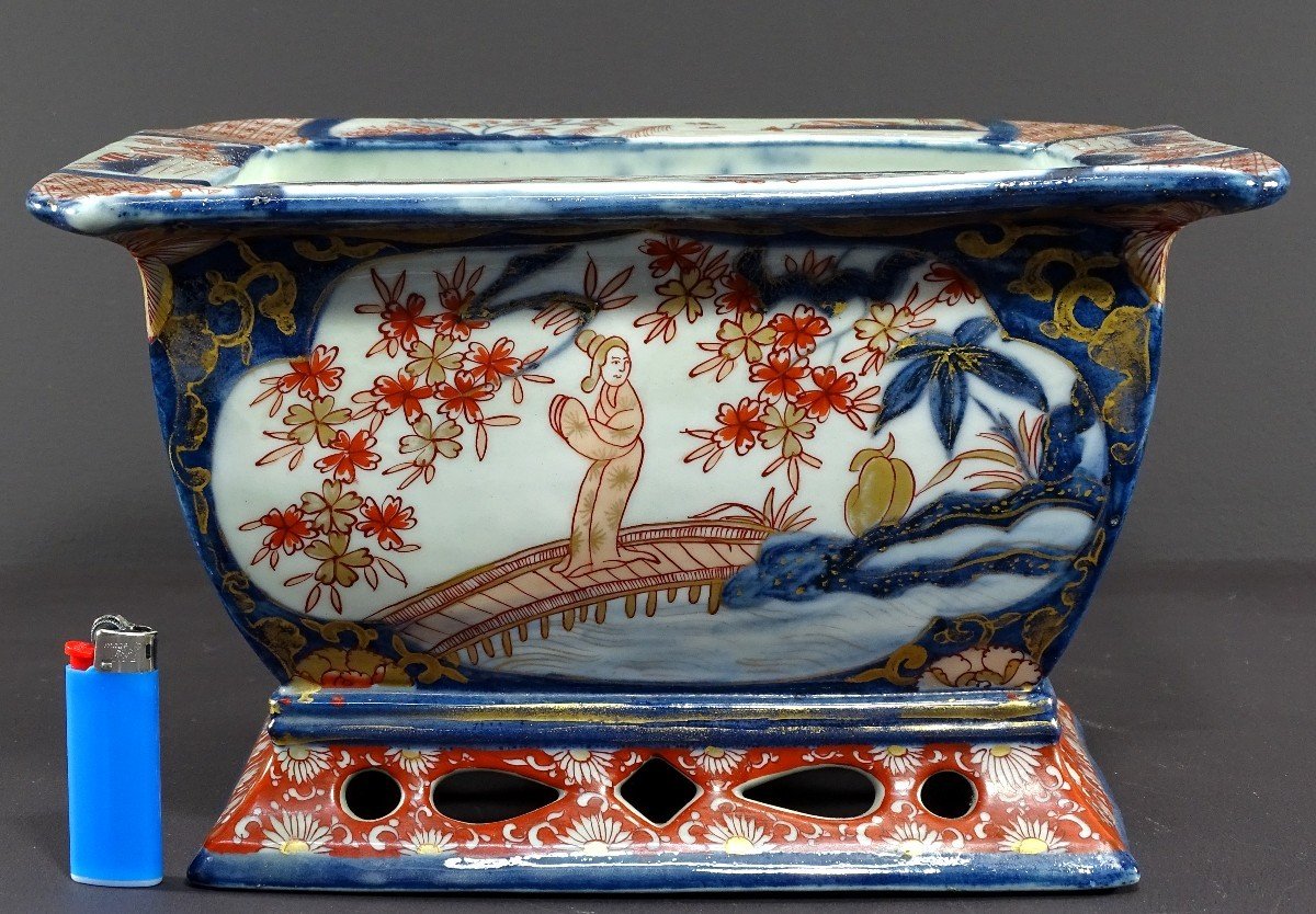 Japon, Fin Du XIXème Siècle, Port d'Imari, Jardinière En Porcelaine Décor De Paysages Animés. -photo-7