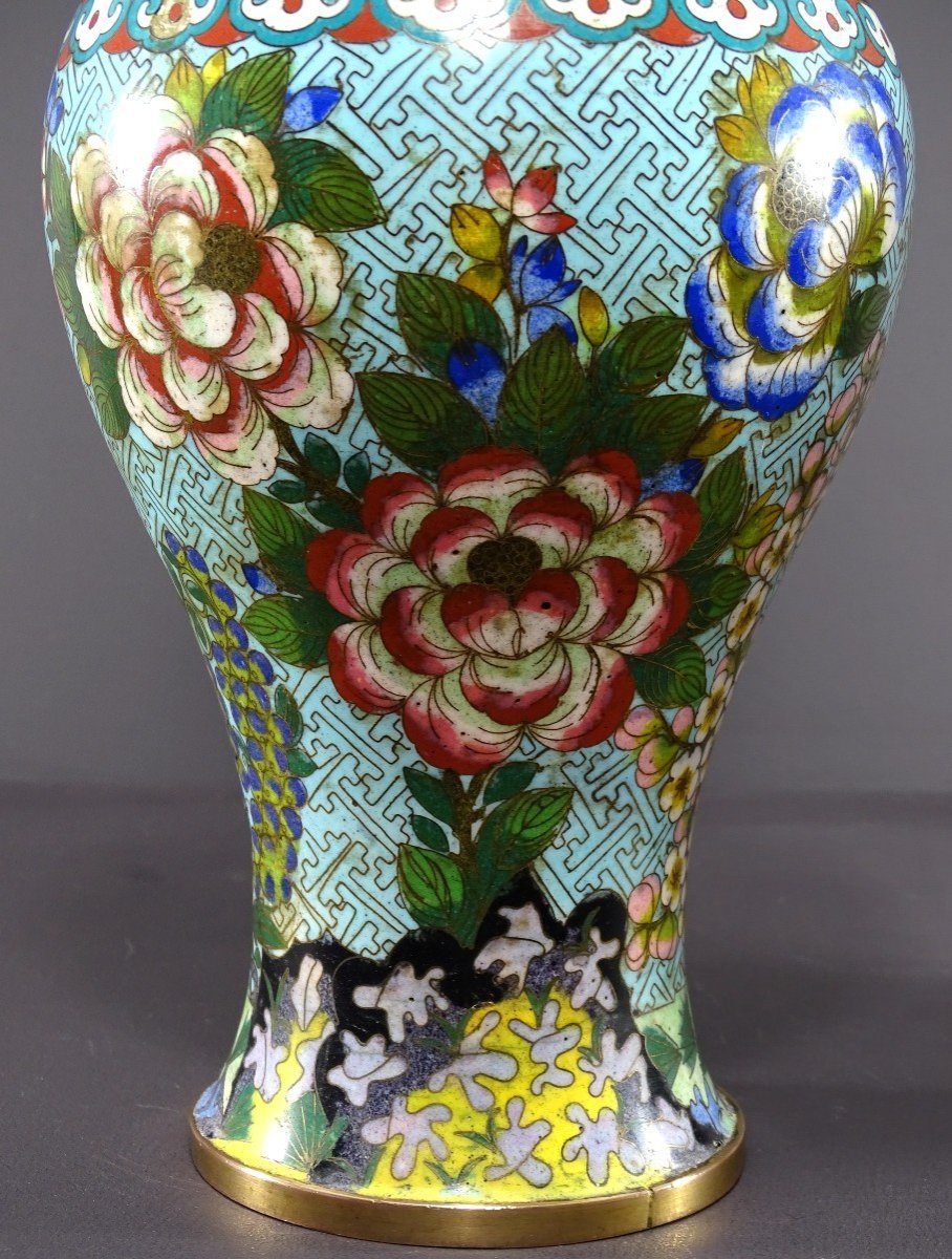 Chine, Années 1900/1920, Période République, Paire De Vases En émaux Cloisonnés. -photo-3