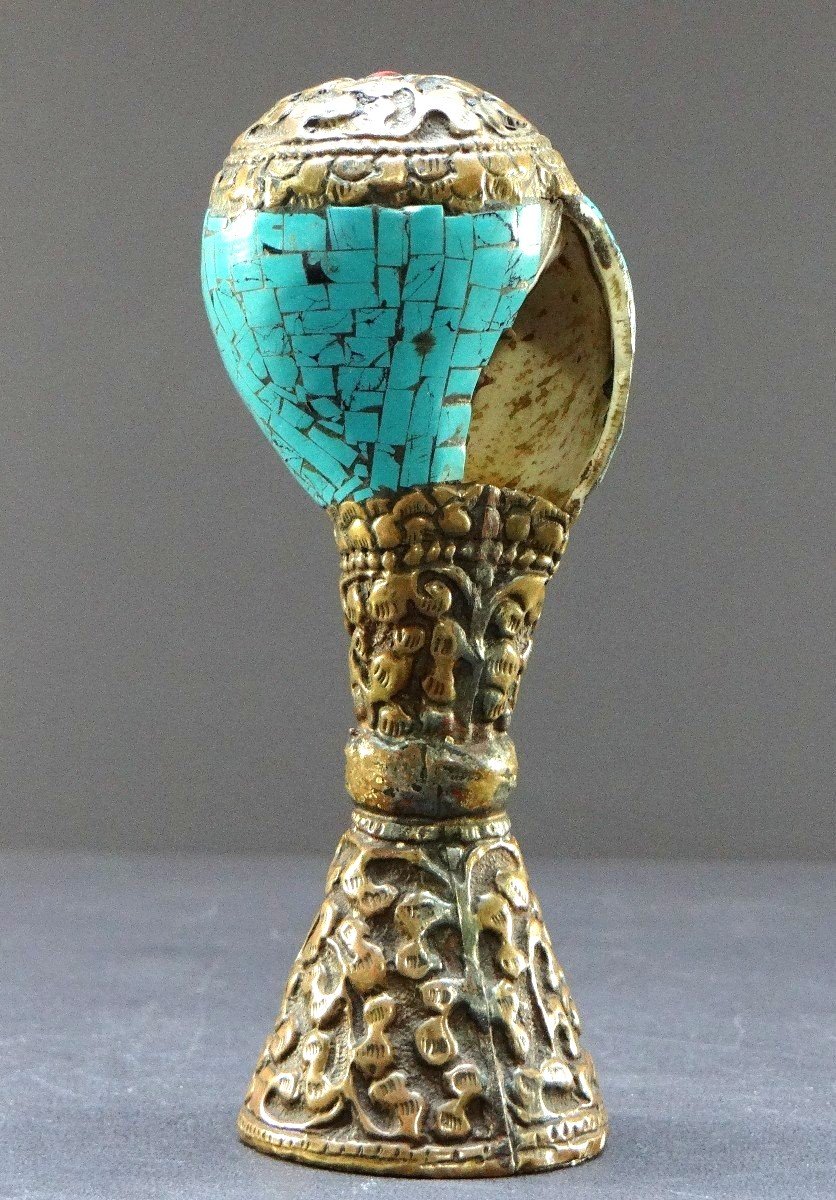 Tibet, Early 20th Century, Repoussé Copper And Turquoise Seal On A Shell Base