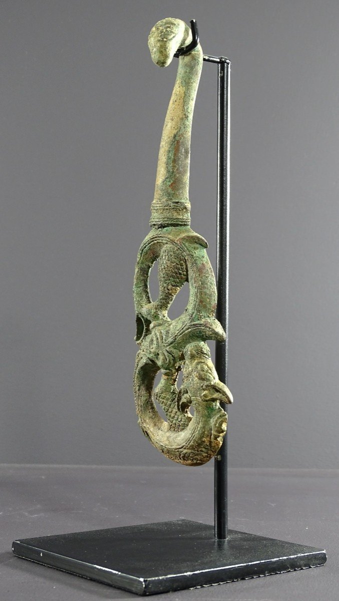 China, 18th Century, Large Bronze Fibula With Dragon Decor. -photo-2