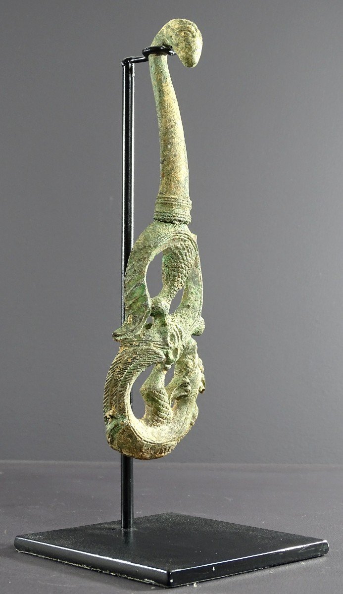 China, 18th Century, Large Bronze Fibula With Dragon Decor. -photo-3