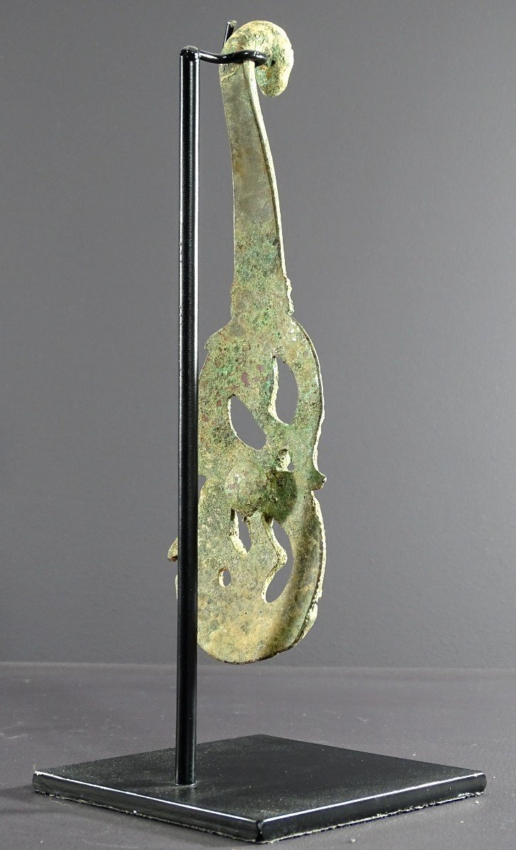 China, 18th Century, Large Bronze Fibula With Dragon Decor. -photo-4