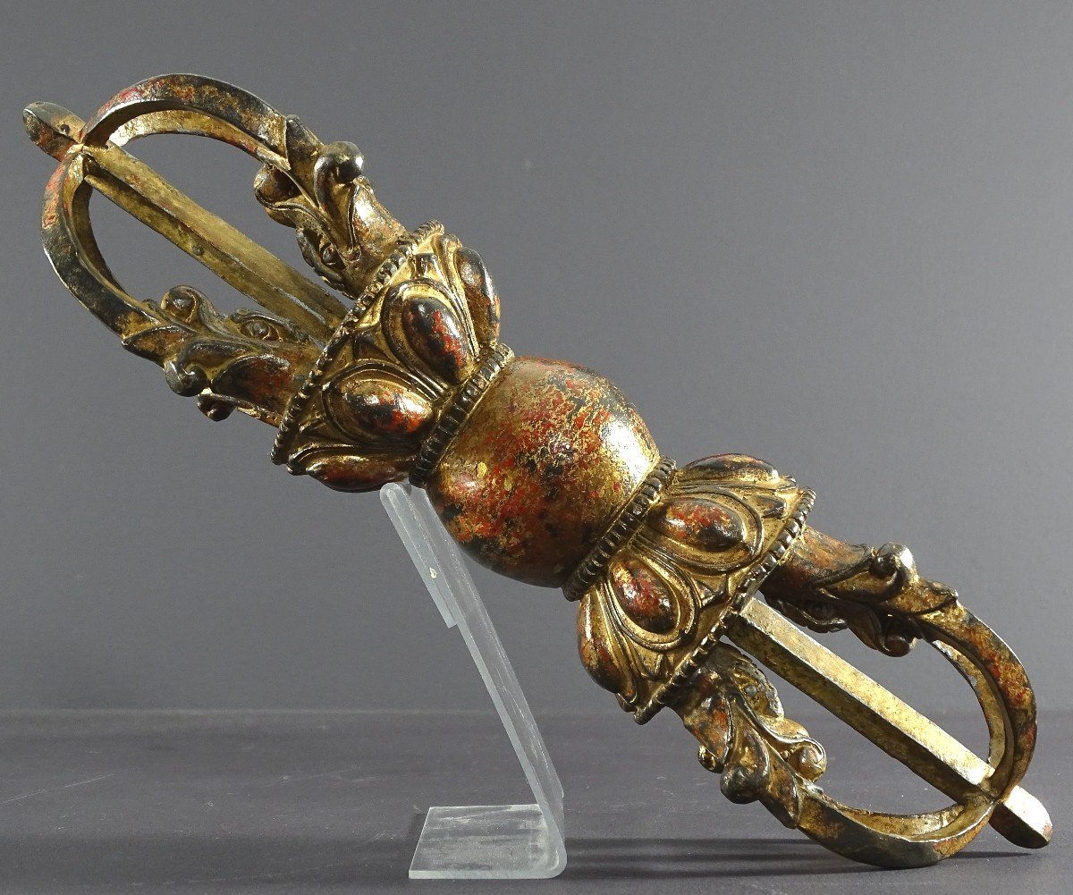 Tibet, End Of The 19th Century, Important Lama Vajra In Lacquered And Gilded Bronze. 