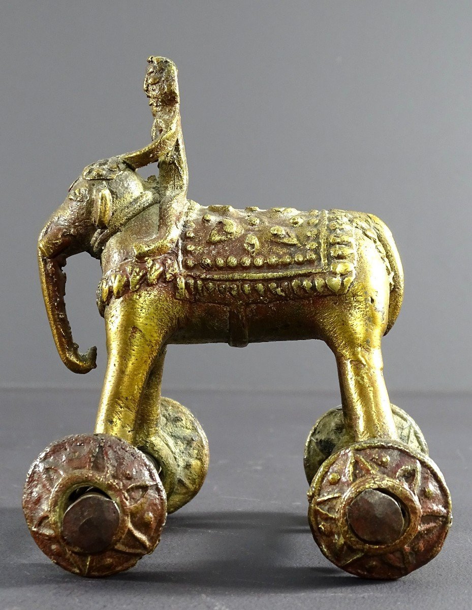 Inde, Début Du XXème Siècle, Jouet En Bronze Cornac Juché Sur Un éléphant. 