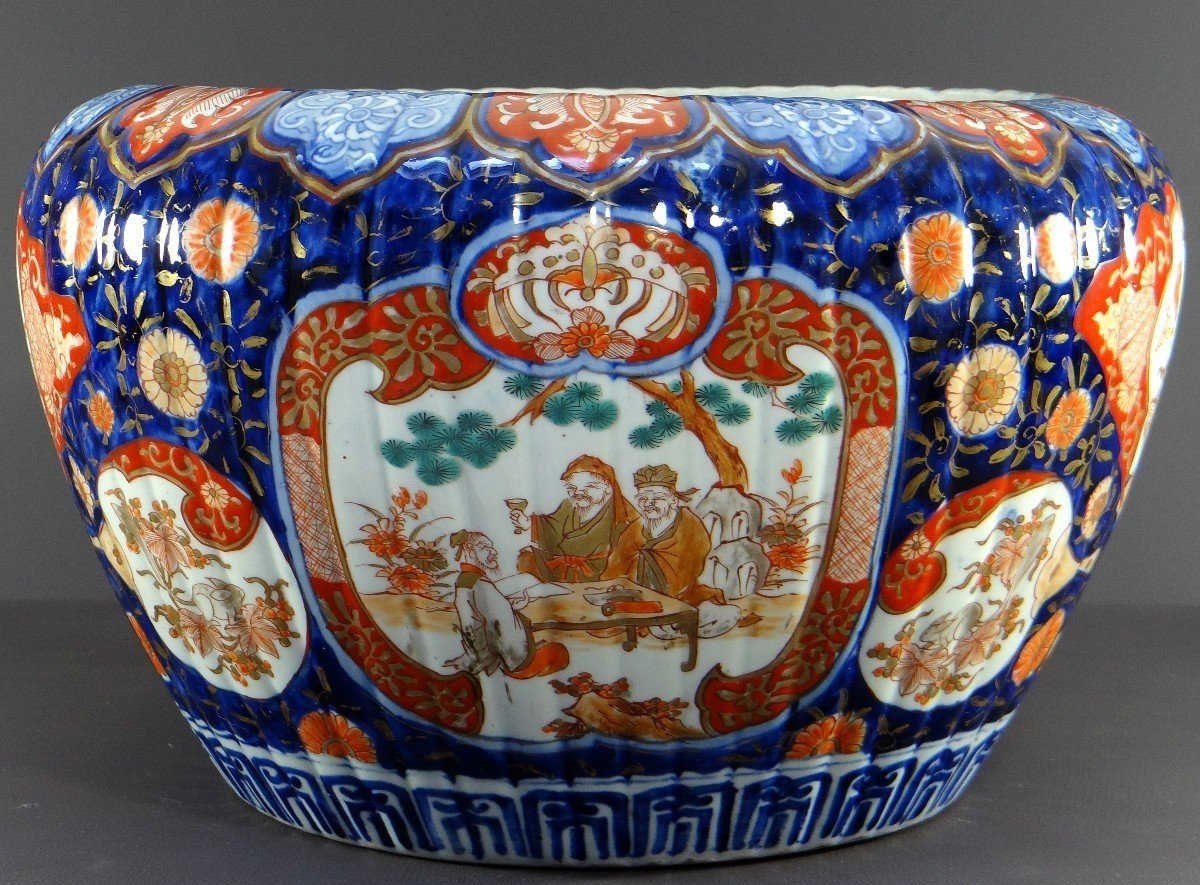 Japan, End Of The 19th Century, Meiji Era, Large Porcelain Basin With Imari Decoration. 