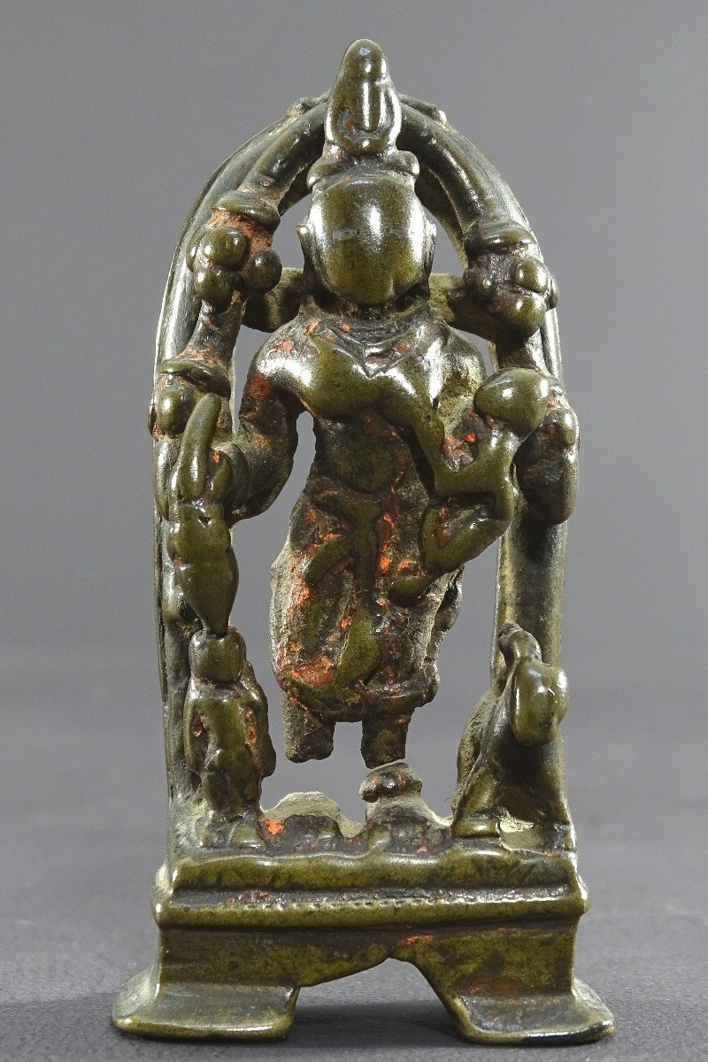 Inde, XVIème Siècle, Très Ancienne Statue Jain En Bronze De La Déesse Ambika.