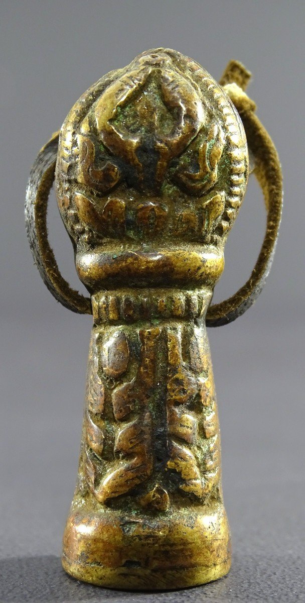 Tibet, 18th Century, Rare Buddhist Bronze Seal Decorated With Auspicious Symbols. -photo-3